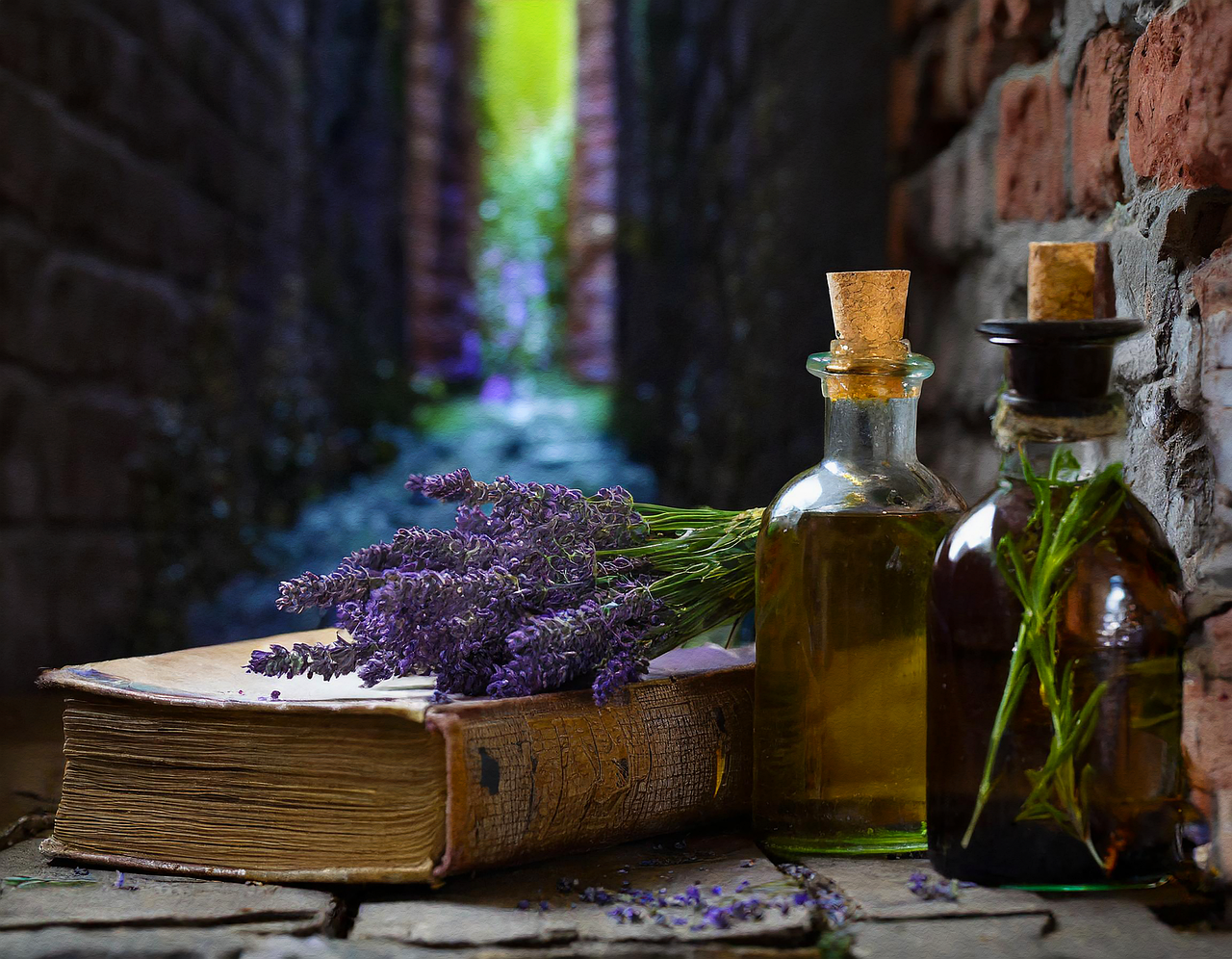 Historia de los aceites esenciales: De la antigüedad a la actualidad