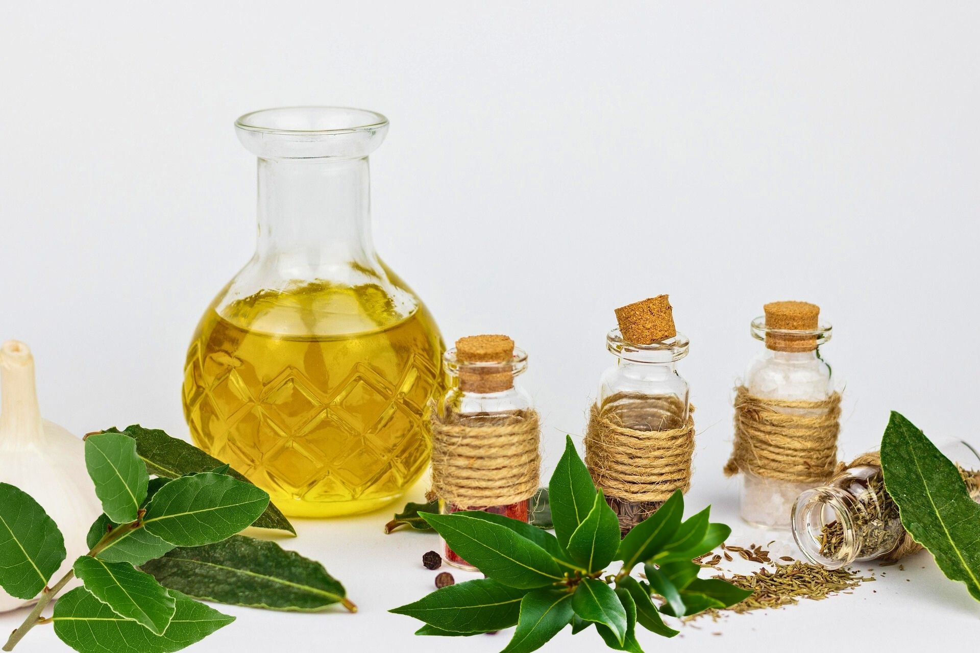 Aceite Esencial de Laurel: Propiedades, Beneficios y Usos en Aromaterapia y Cuidado Natural